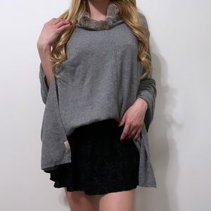 Wool/cashmere poncho with fur trim